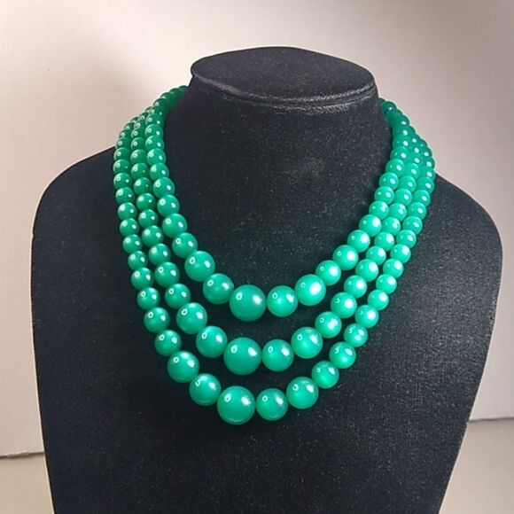 Vintage Green Lucite Three Silver Tone Metal Necklace Cottagecore Grandmacore - Picture 1 of 6